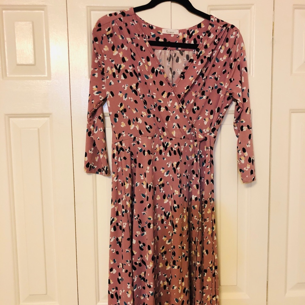 Knee length dress with v neck